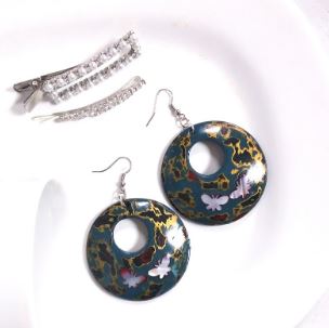 Pearl shell earrings